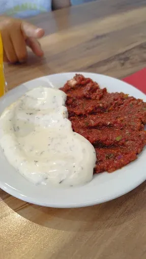 Ezme pimenté et sauce blanche maison